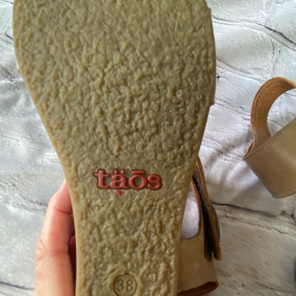 Taos Carousel Tan Wedges - Picture 4 of 16